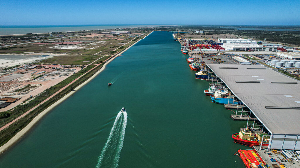 Porto do Açu movimentará 300 mil t de bauxita e coque para a Votorantim