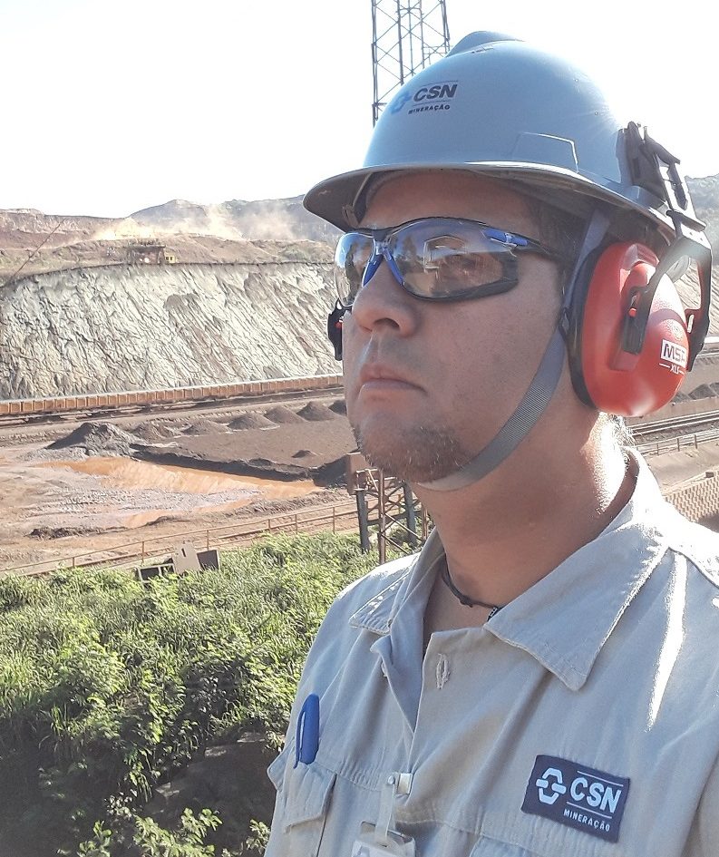 Edgar Rodo Mantilla, Engenheiro de Processo na CSN Companhia Siderúrgica Nacional, Concorre na premiação com o projeto “Relação da Litologia do Minério nos Testes de Caracterização Tecnológica”.