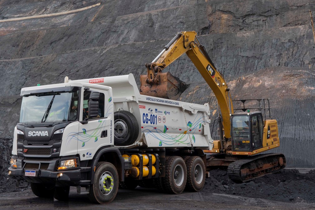 Gerdau e Scania iniciam demonstração com primeiro caminhão a gás na mineração do país