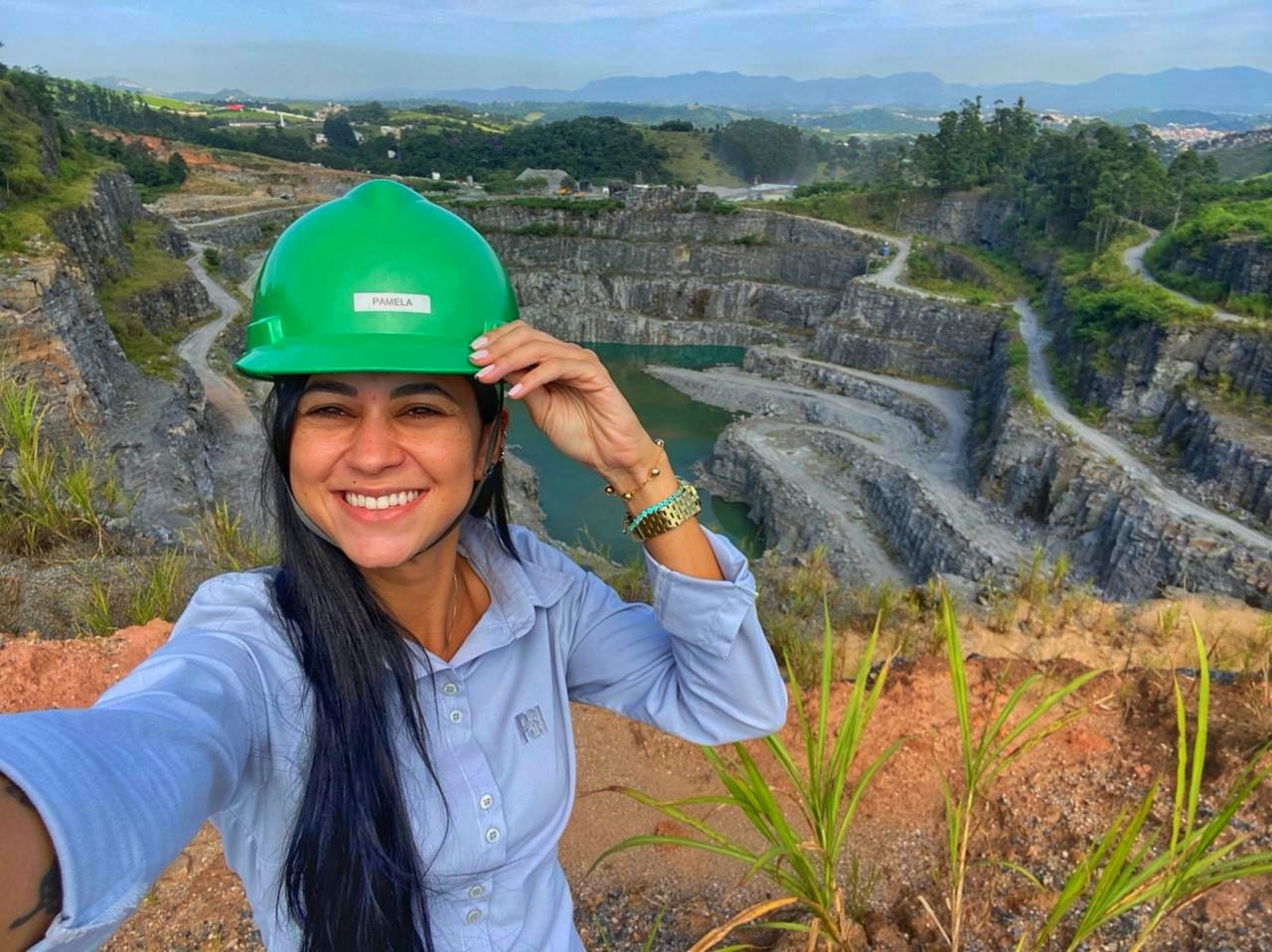 Meu nome é Pâmela Terumi, tenho 27 anos, sou Técnica em Meio Ambiente