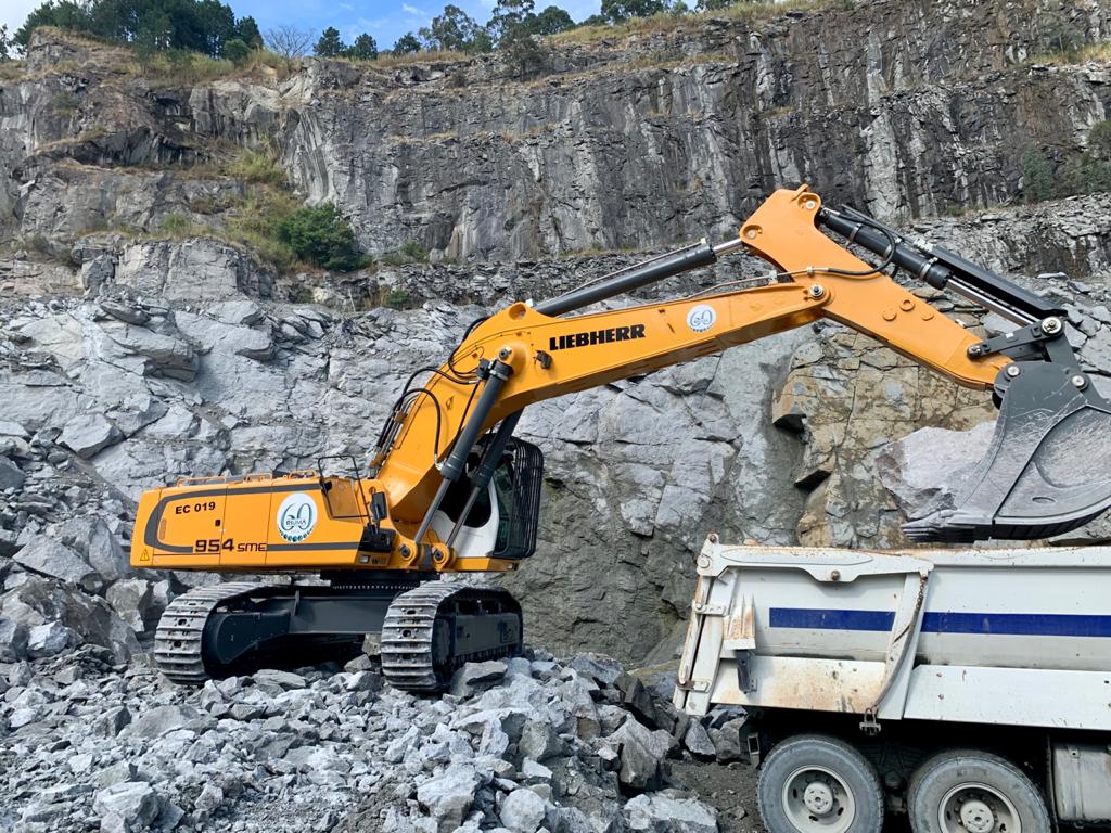 Riuma expande frota com escavadeira Liebherr de 60 t