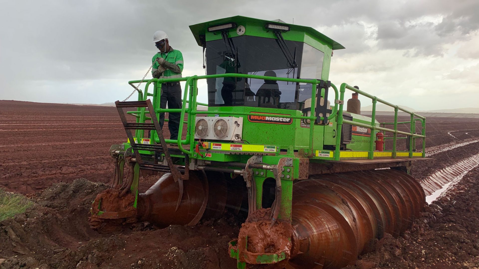 Mina chilena faz teste piloto com recicladora de lama para acelerar compactação