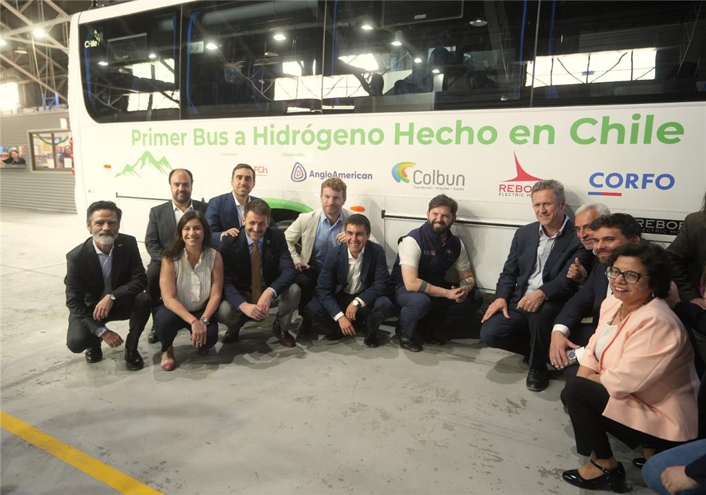 Ônibus a hidrogênio desenvolvido no Chile, inovando a mobilidade sustentável com design eficiente e zero emissões