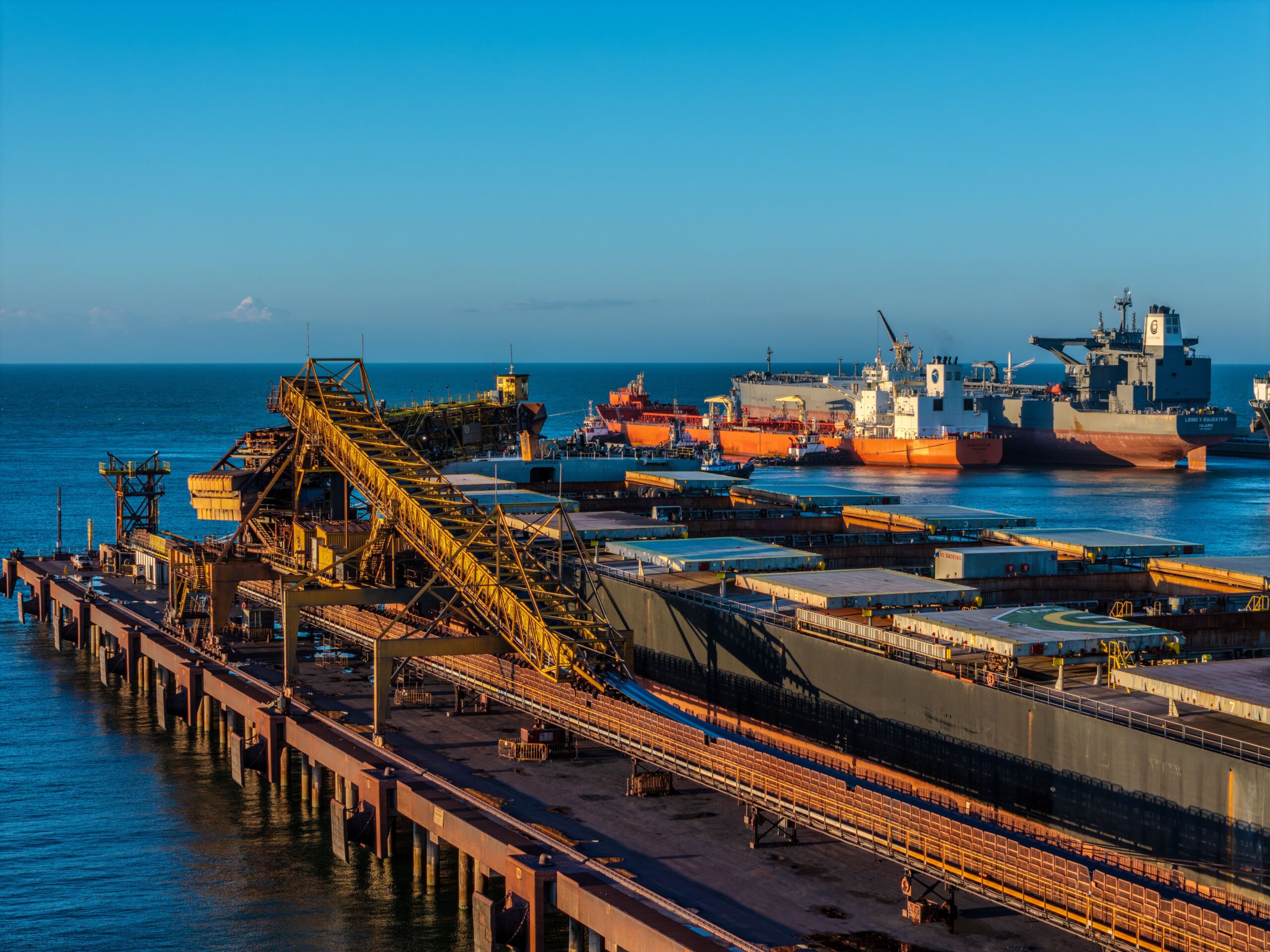 Ferroport, joint venture da Anglo American e Prumo, bate recorde de exportações de minério de ferro no Porto do Açu