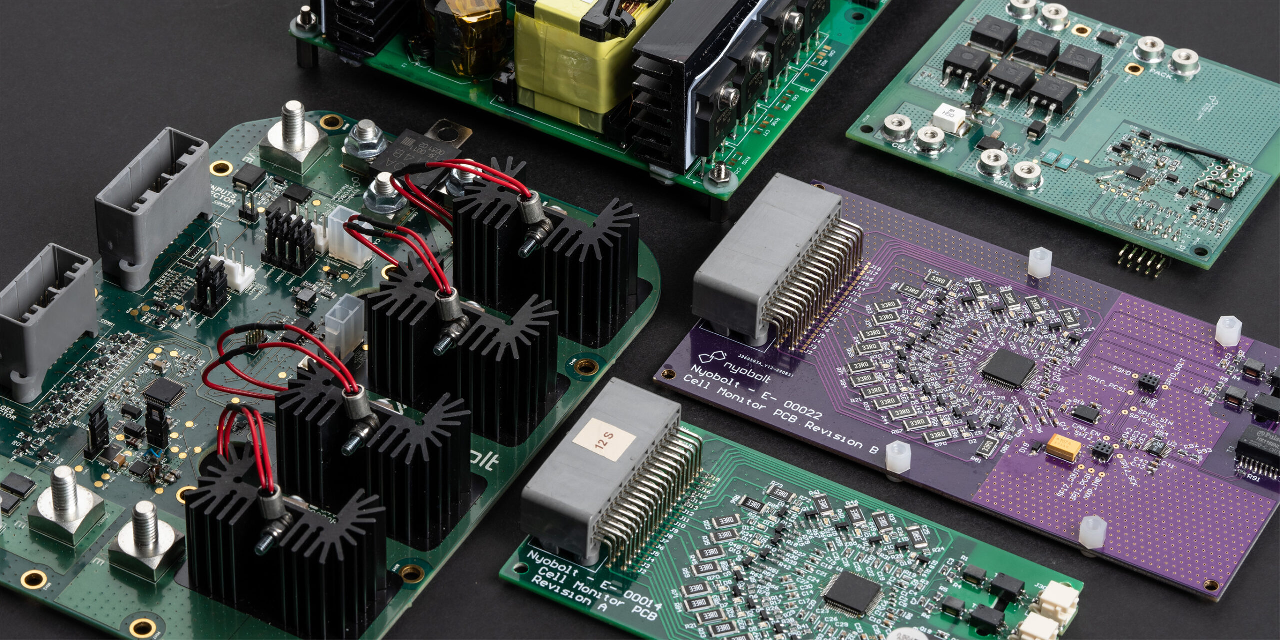 Nyobolt apresenta baterias que carregam durante descarregamento de caminhão elétrico