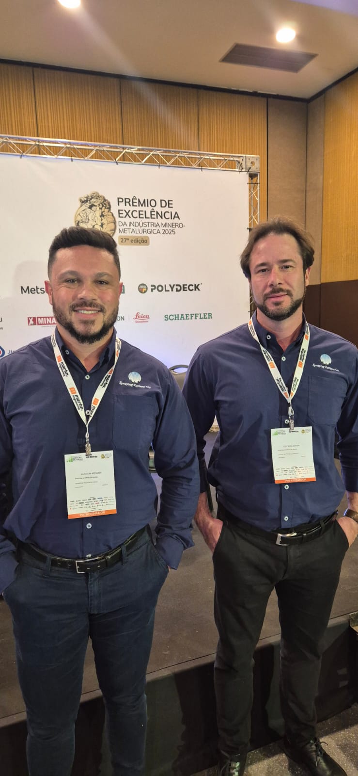 Chuveiro com escova para peneira de minério é a solução da Spraying Systems adotada nas minas Brucutu e Timbopeba, da Vale