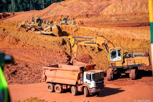 Estudo comparativo de desempenho dos caminhões no transporte