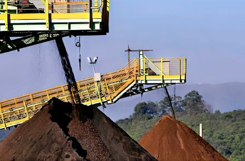 Treinamentos de operadores com modelos de IA otimizam operações e reduzem o consumo de diesel