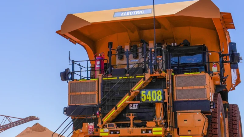 BHP e Rio Tinto recebem caminhões elétricos a bateria Cat para testes na mina de Pilbara
