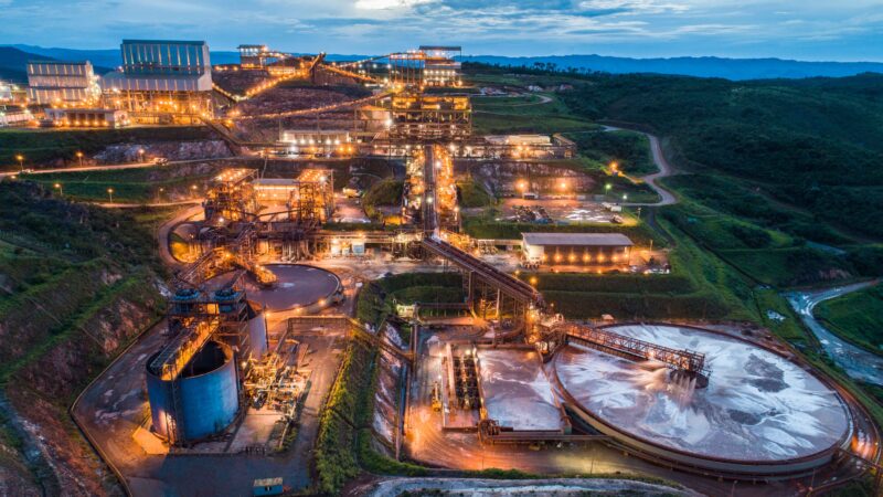 Anglo American eleva projeção para minério de ferro