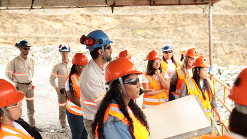 Programa Elas no Volante, da Equinox Gold, capacitou 36 mulheres em Porteirinha e Riacho dos Machados