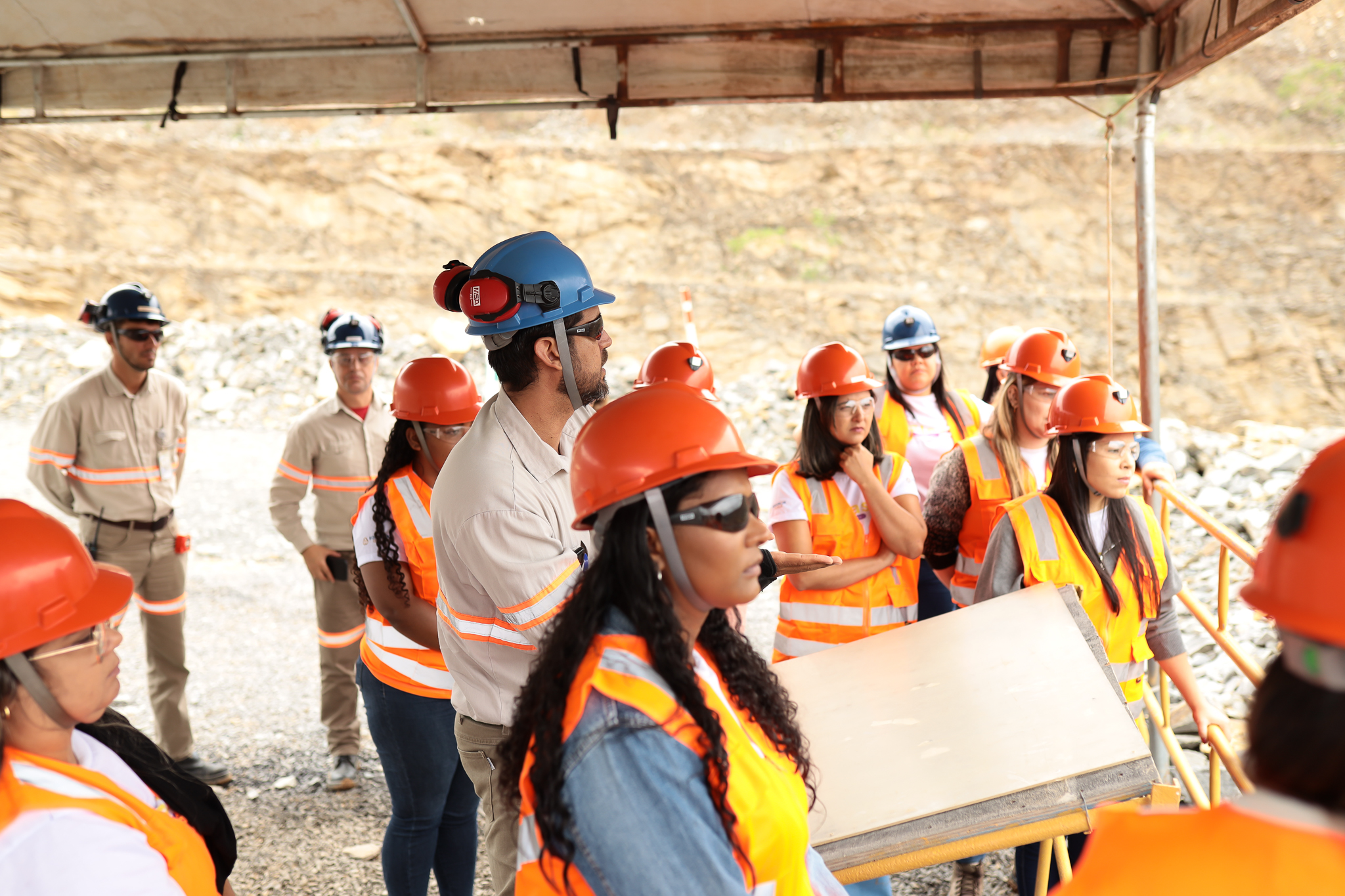 Programa Elas no Volante, da Equinox Gold, capacitou 36 mulheres em Porteirinha e Riacho dos Machados