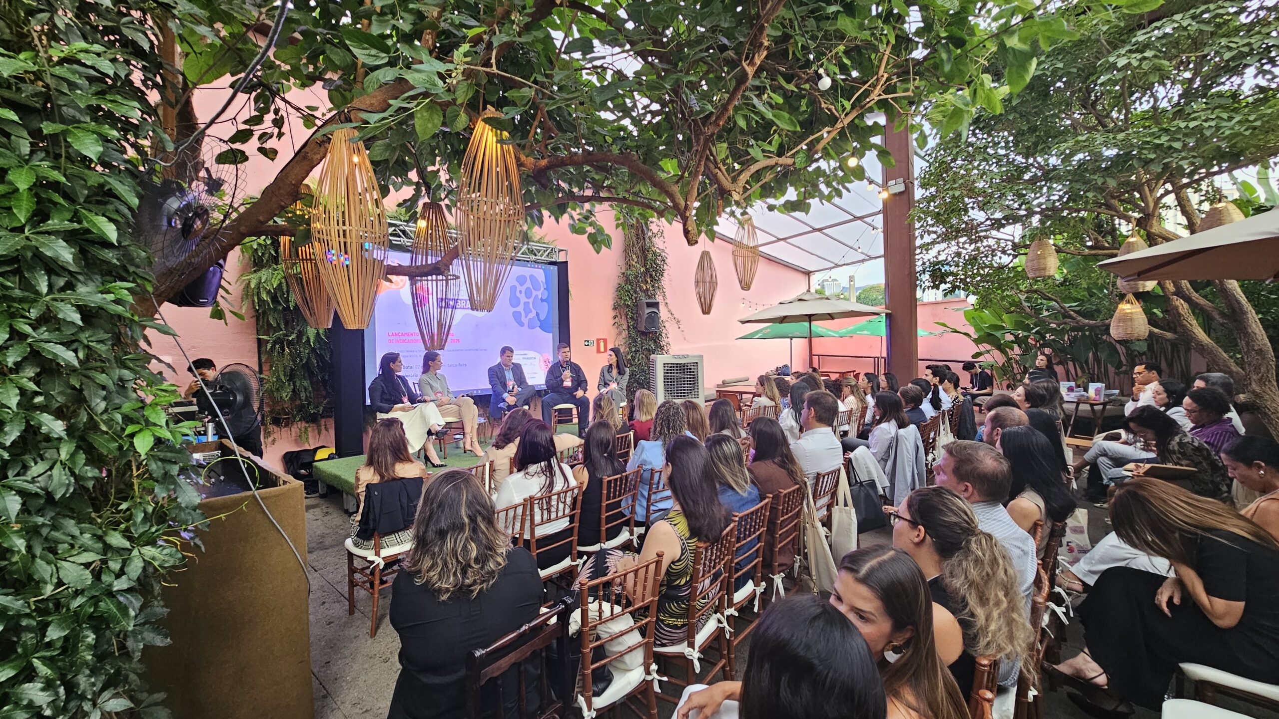 Mulheres aumentam participação em cargos de liderança na mineração, mas participação geral não tem mudança em 2025