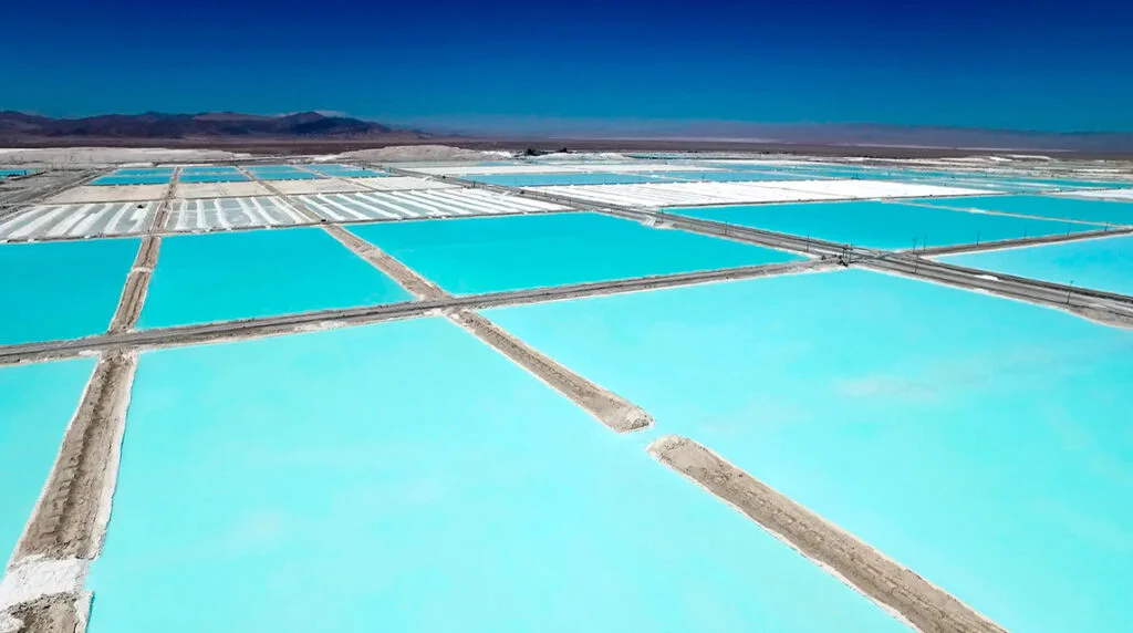 Codelco e SQM formam parceria para dobrar produção de lítio no Salar de Atacama