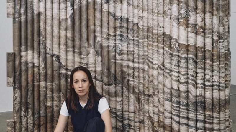 Exposição transforma testemunhos de sondagem em reflexão sobre o tempo da Terra