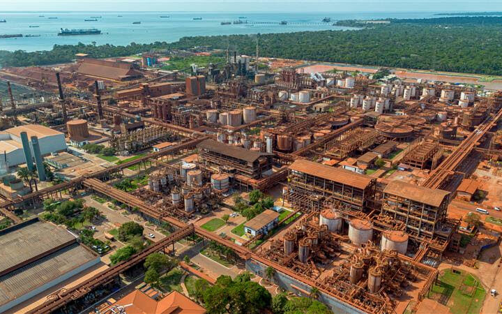 Tecnologia, monitoramento 24h, capacidade de armazenamento e tratamento de águas garantem operações no período chuvoso da Amazônia 