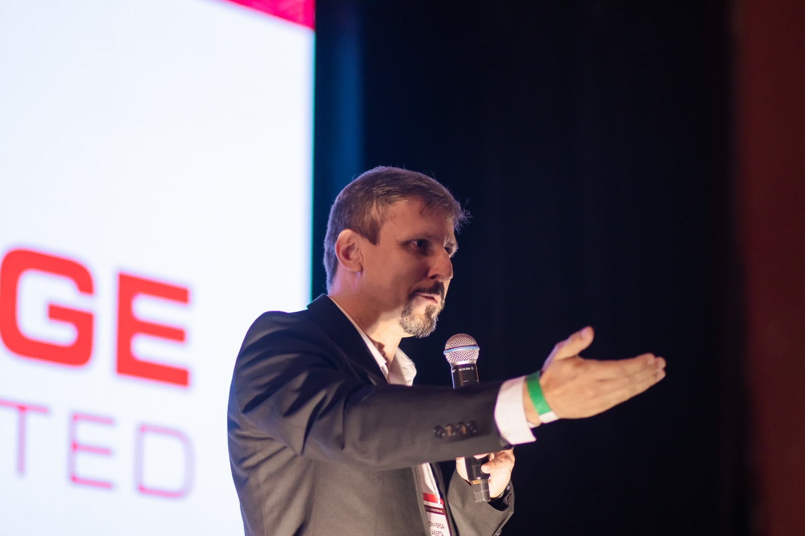 Conheça Thiago Amaral, engenheiro da St.George