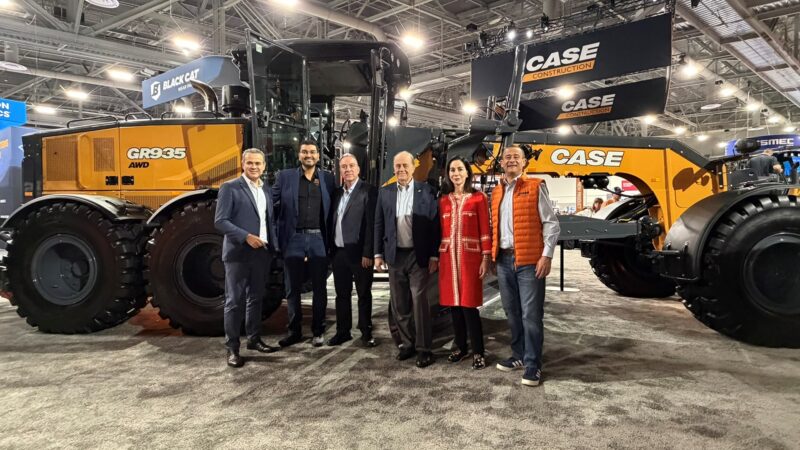 CASE e Brasif renovam parceria durante a Conexpo 2026