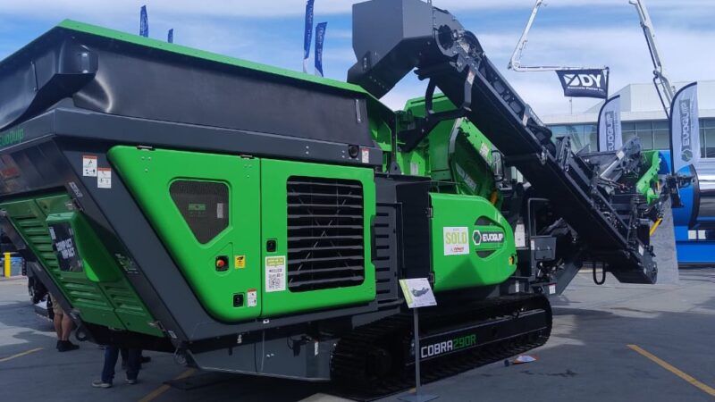 EvoQuip apresenta britador Cobra 290R na Conexpo 2026