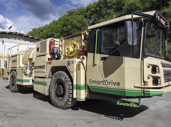 AngloGold Ashanti introduz primeira autobetoneira elétrica do Brasil em operação subterrânea
