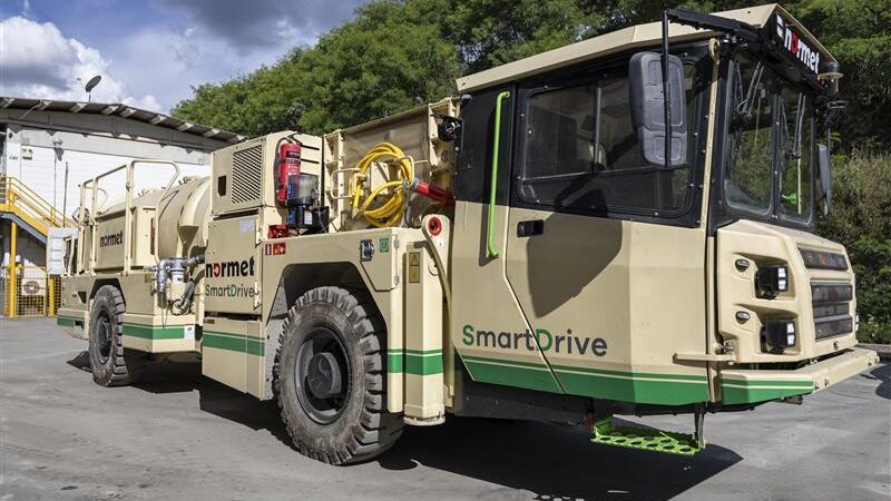 AngloGold Ashanti introduz primeira autobetoneira elétrica do Brasil em operação subterrânea