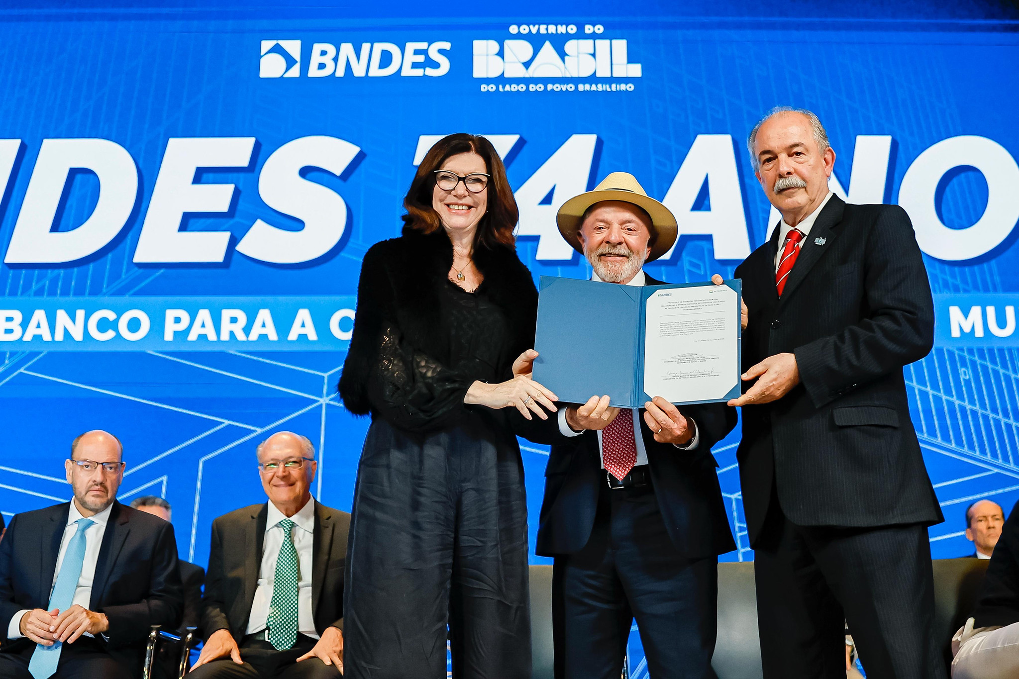 BNDES e Petrobras anunciam vencedores do ProFloresta+ e firmam parceria com foco em minerais críticos