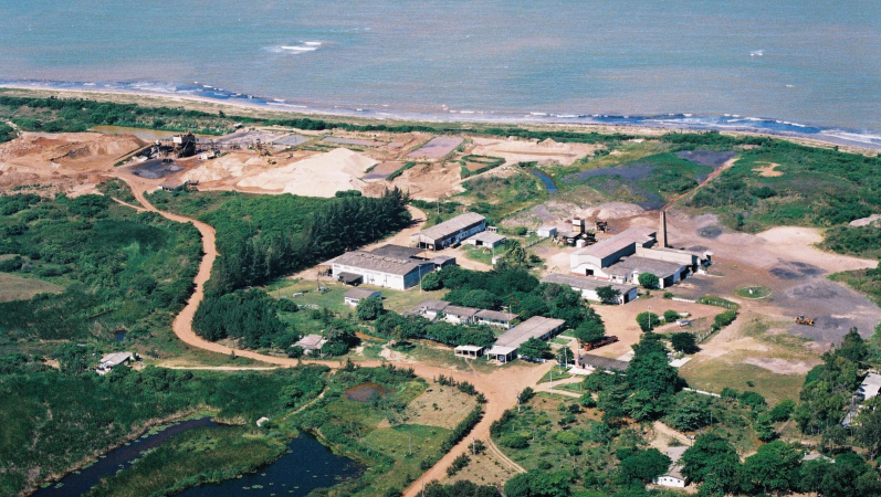 BUENA E AS AREIAS PESADAS DO LITORAL BRASILEIRO