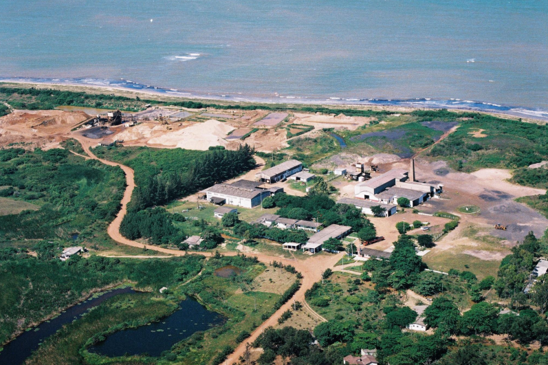 BUENA E AS AREIAS PESADAS DO LITORAL BRASILEIRO
