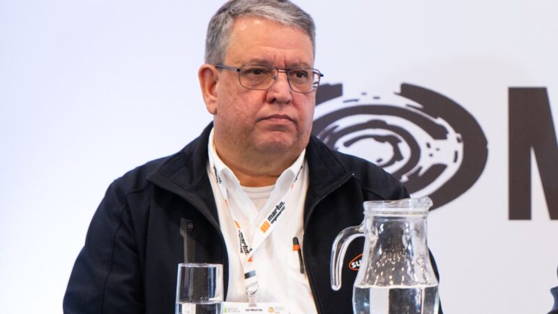 Rolos revestidos em poliuretano aumentam a vida útil de correias transportadoras